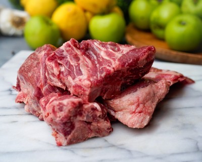 Свинина на кости охлаждённая 1 кг - купить в Гладких